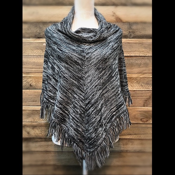 Brittany Blade fringe poncho - Picture 1 of 6